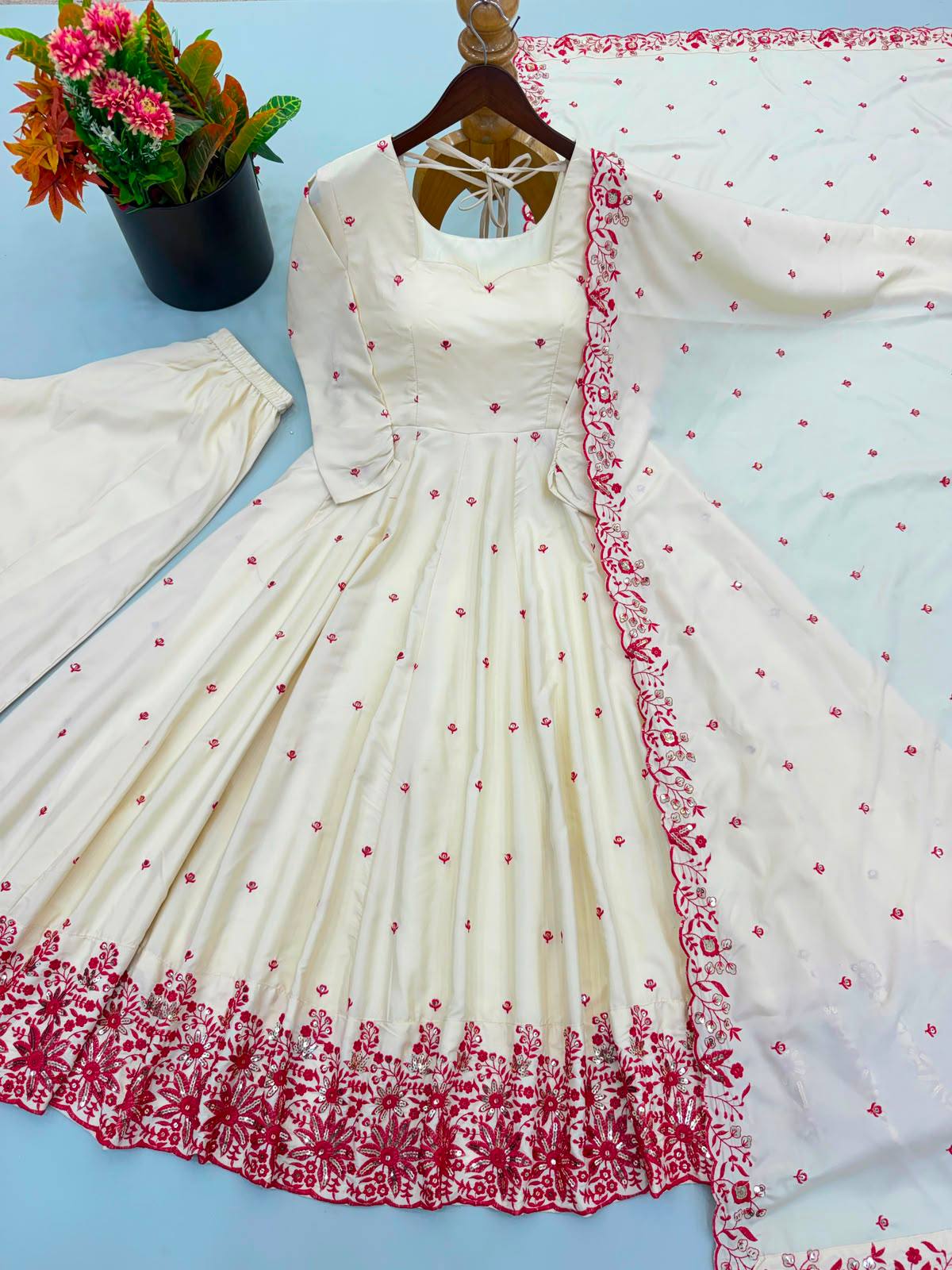 PRETTY WHITE ANARKALI