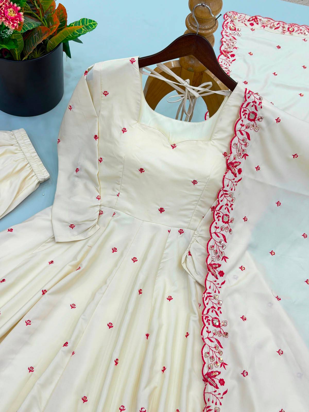 PRETTY WHITE ANARKALI
