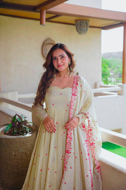 PRETTY WHITE ANARKALI