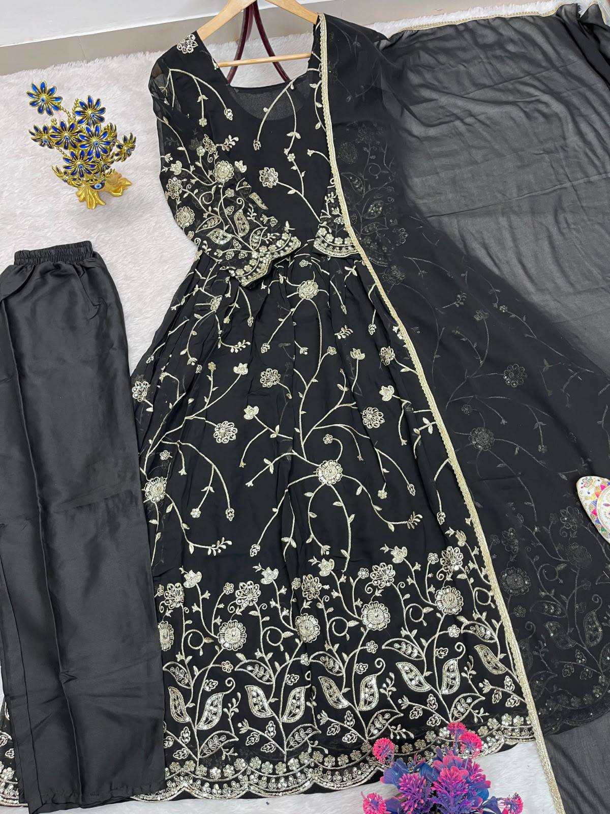 PRETTY BLACK ANARKALI