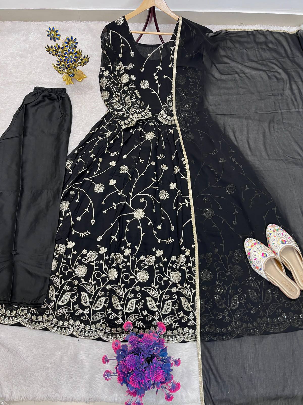 PRETTY BLACK ANARKALI