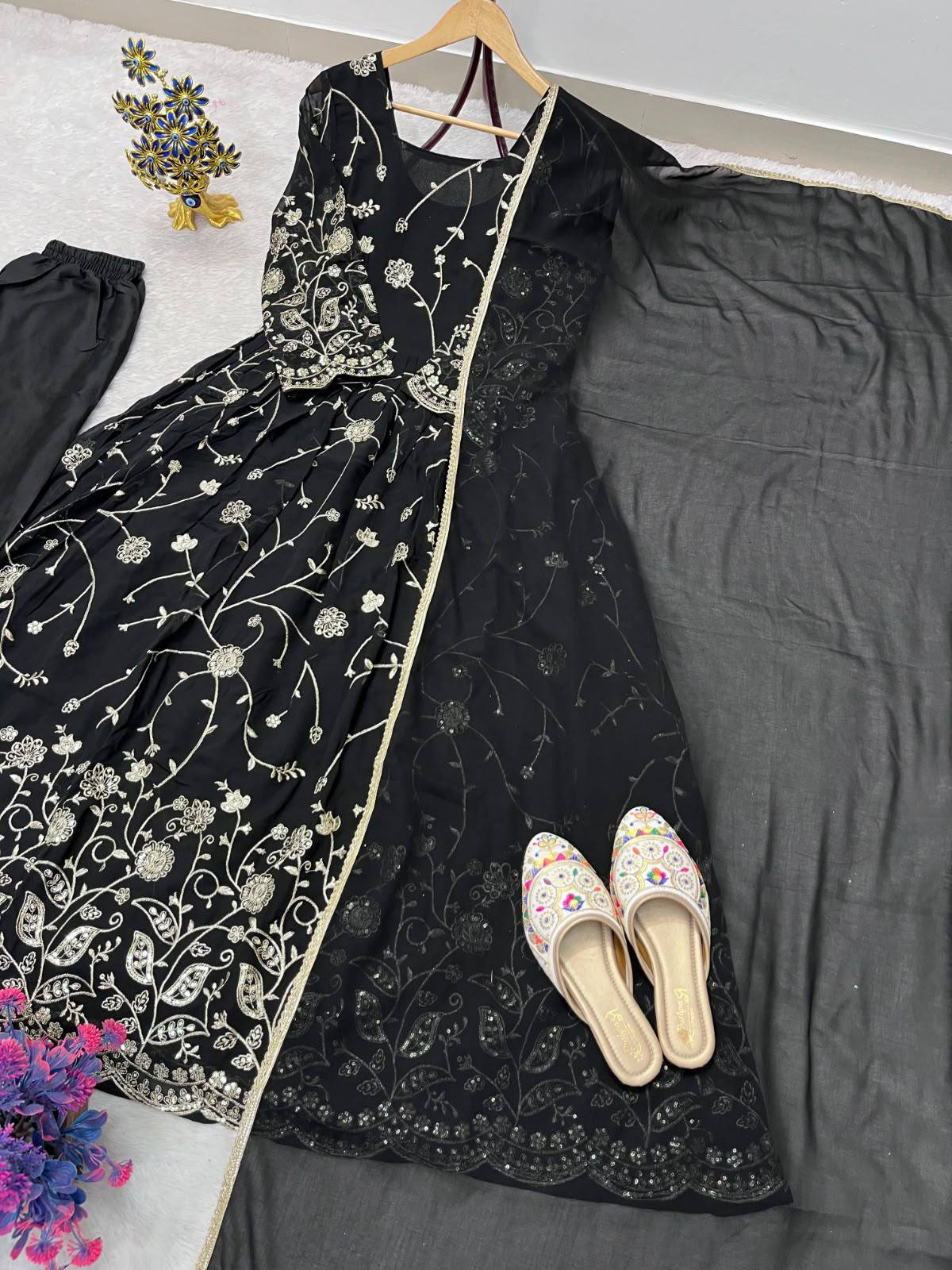 PRETTY BLACK ANARKALI